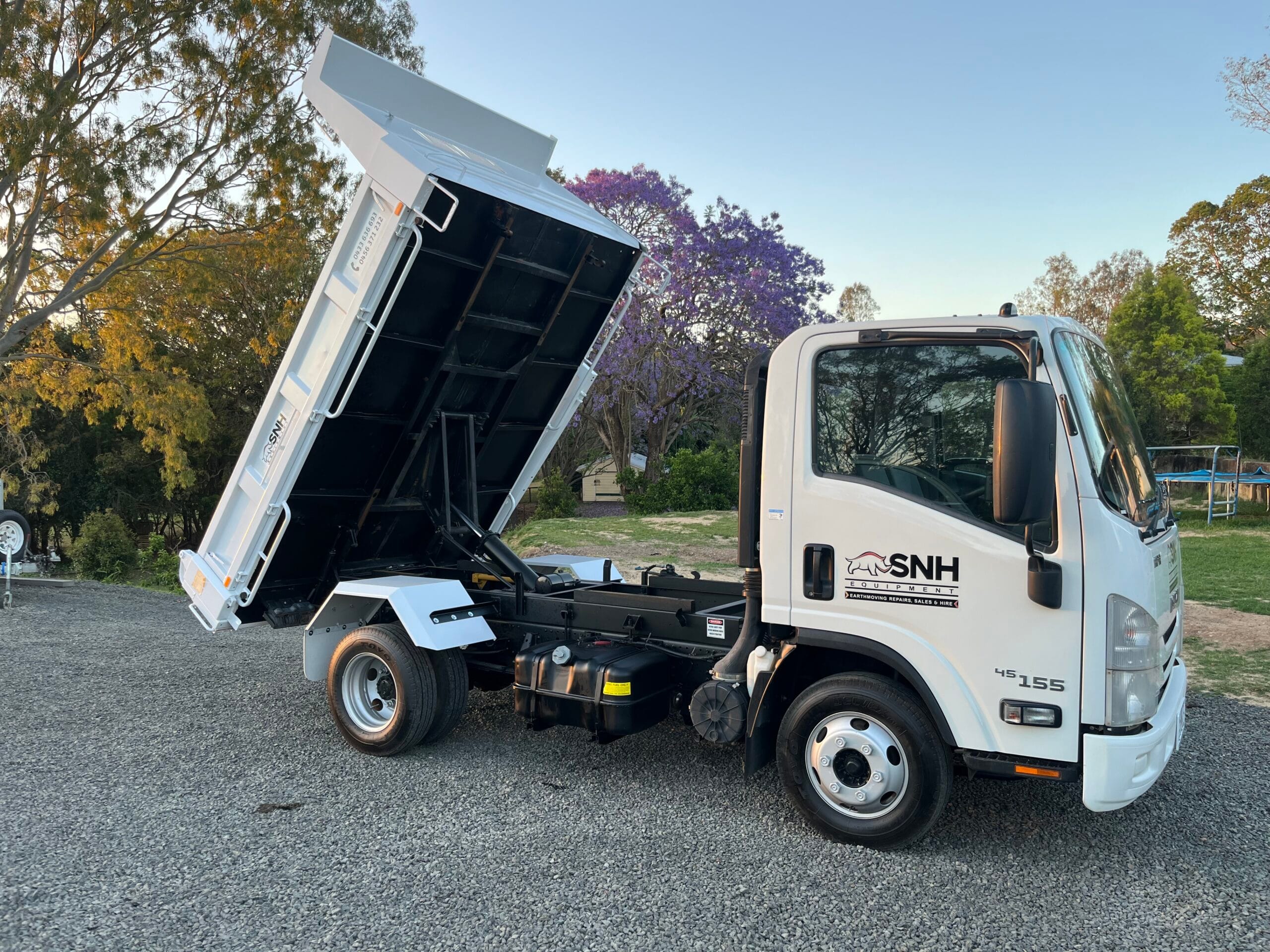 Isuzu NPR 45-155 Tipper Truck (4.5T GVM – Car Licence) – For Hire